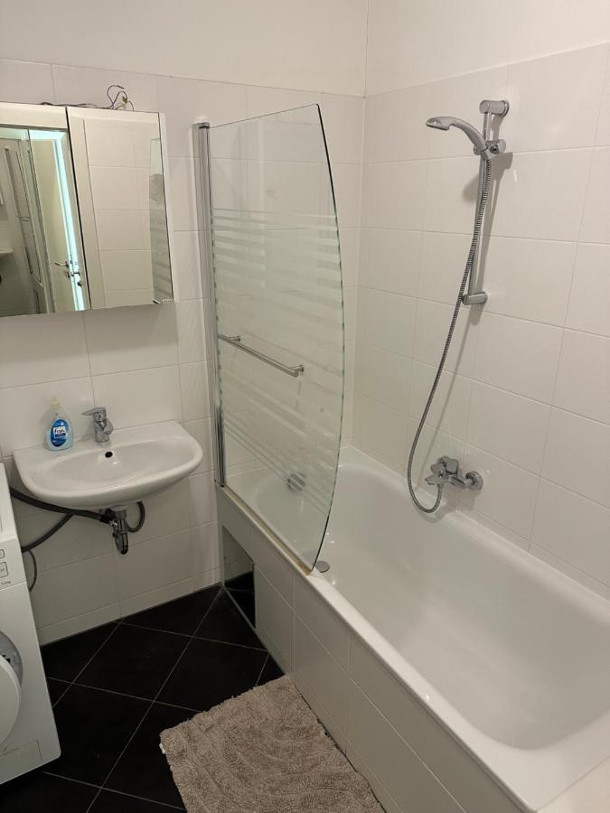 Hauptbahnhof Ferienwohnung Am Park Wenen Buitenkant foto